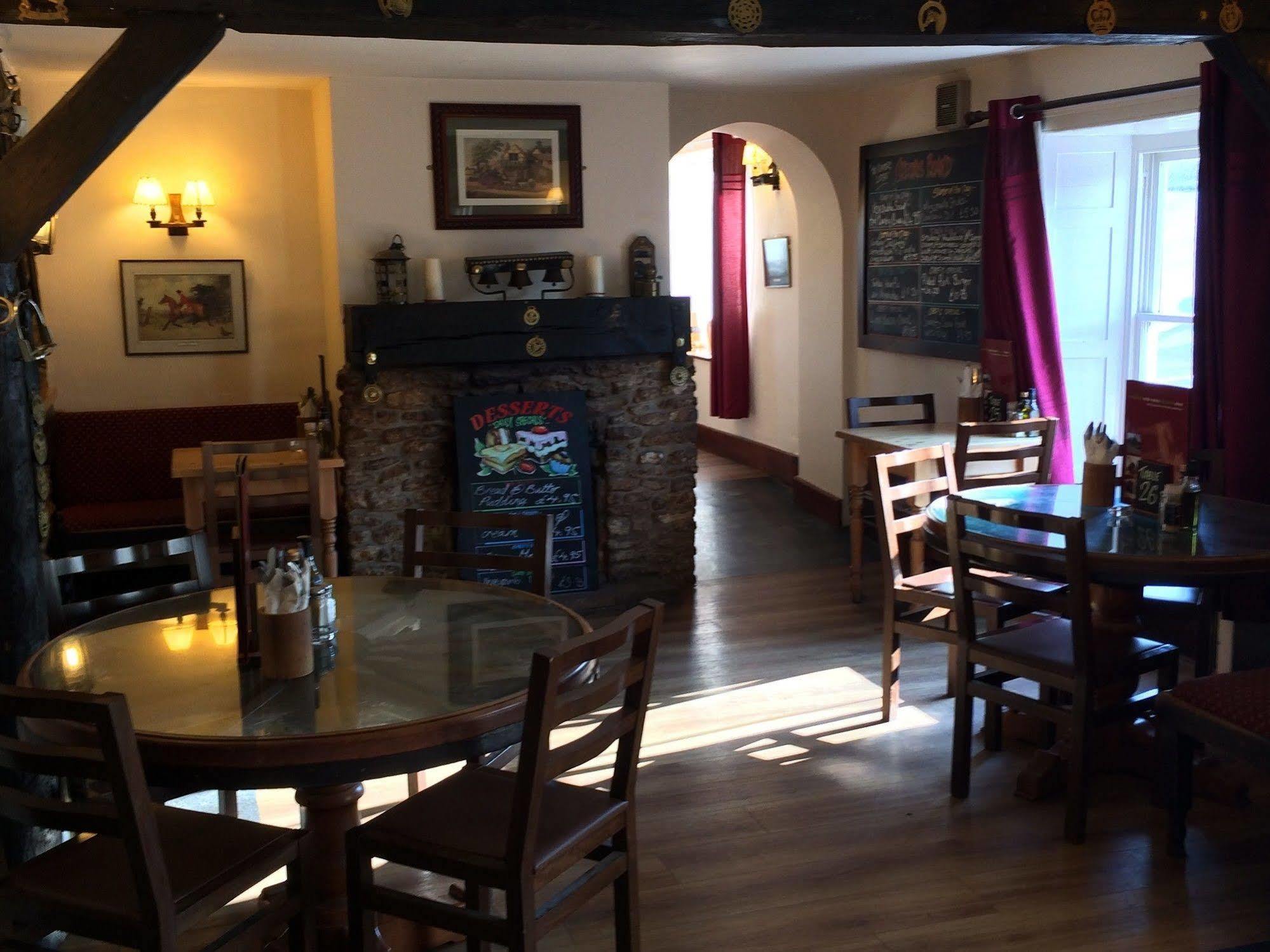 Hunters Lodge Inn Wincanton Exteriér fotografie